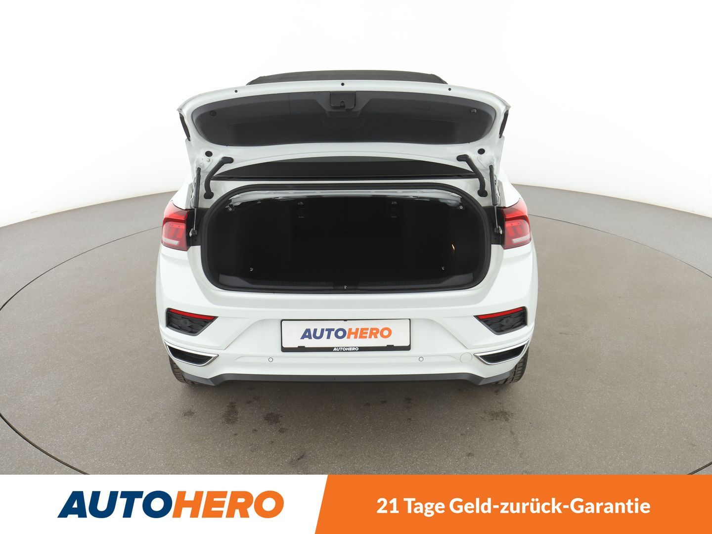 Volkswagen T-Roc 1.5 TSI ACT R-Line - Samsaru's Car Outlet