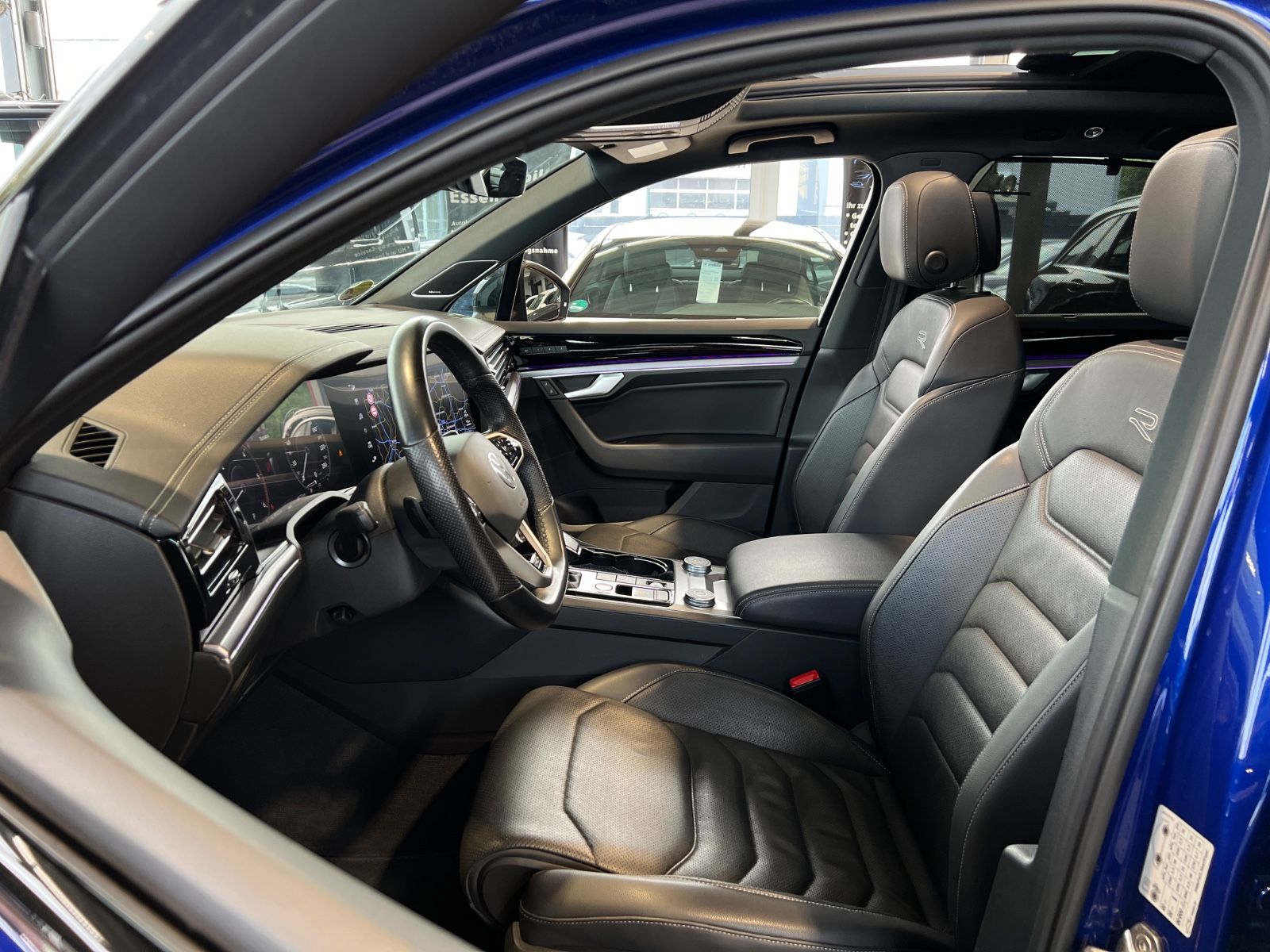Volkswagen Touareg R-Line 4Motion - Samsaru's Car Outlet