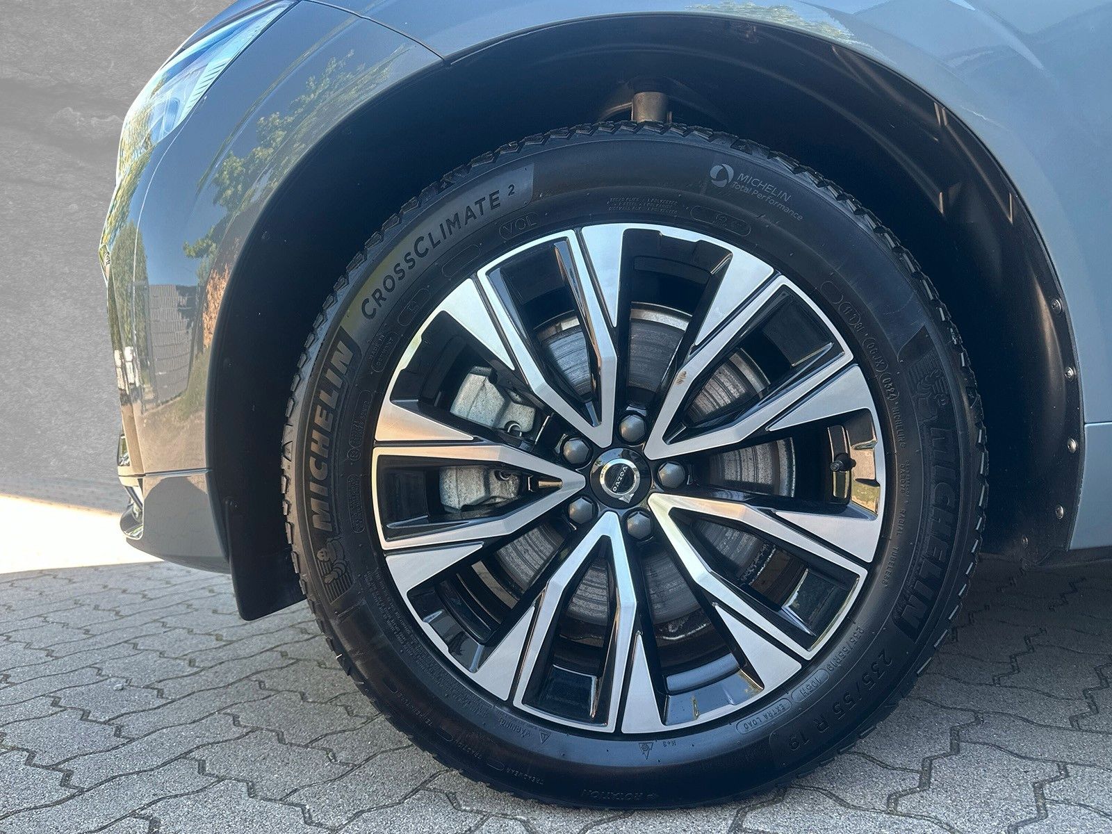 Volvo XC60 B5 AWD Mild-Hybrid Plus Dark AHK ACC BLIS