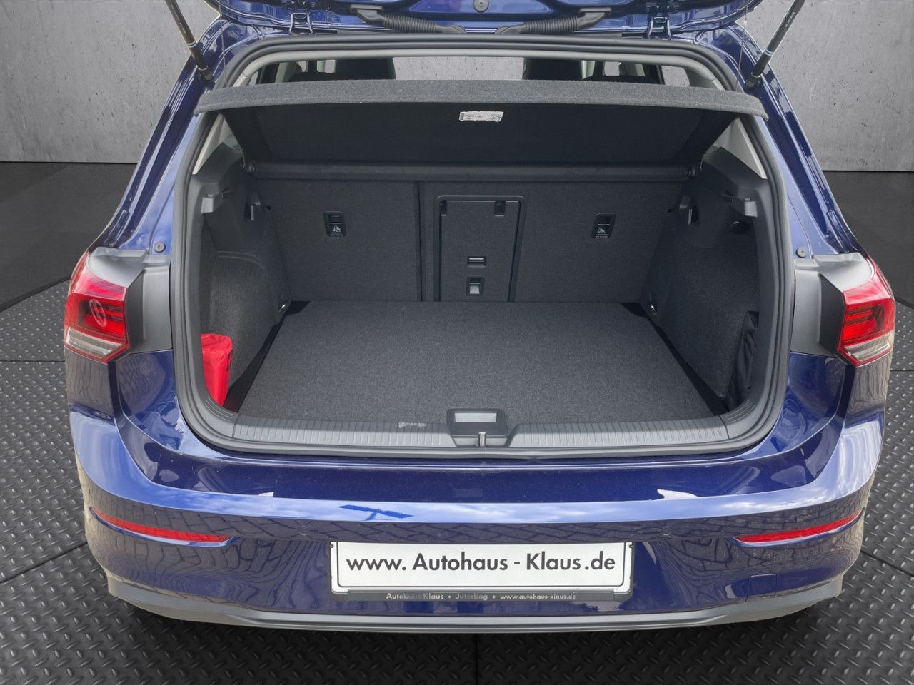 Volkswagen Golf VIII 1.5 eTSI - Samsaru's Car Outlet