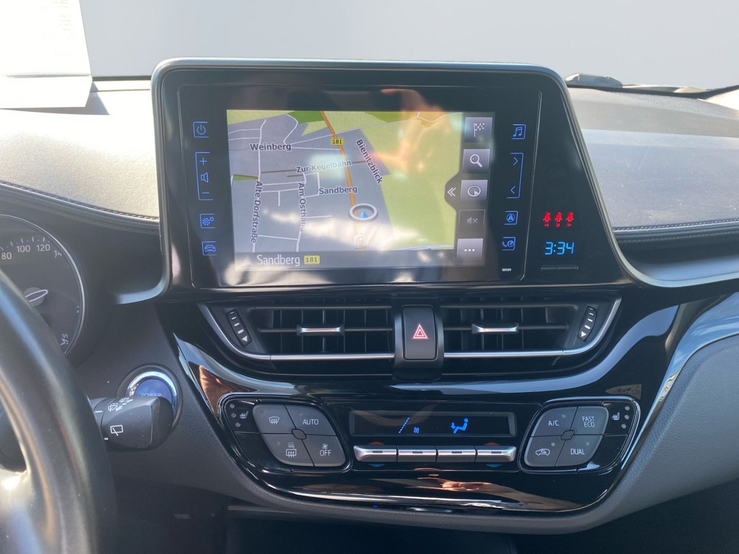 Toyota C-HR 1.8 Hybrid Flow - Samsaru's Car Outlet