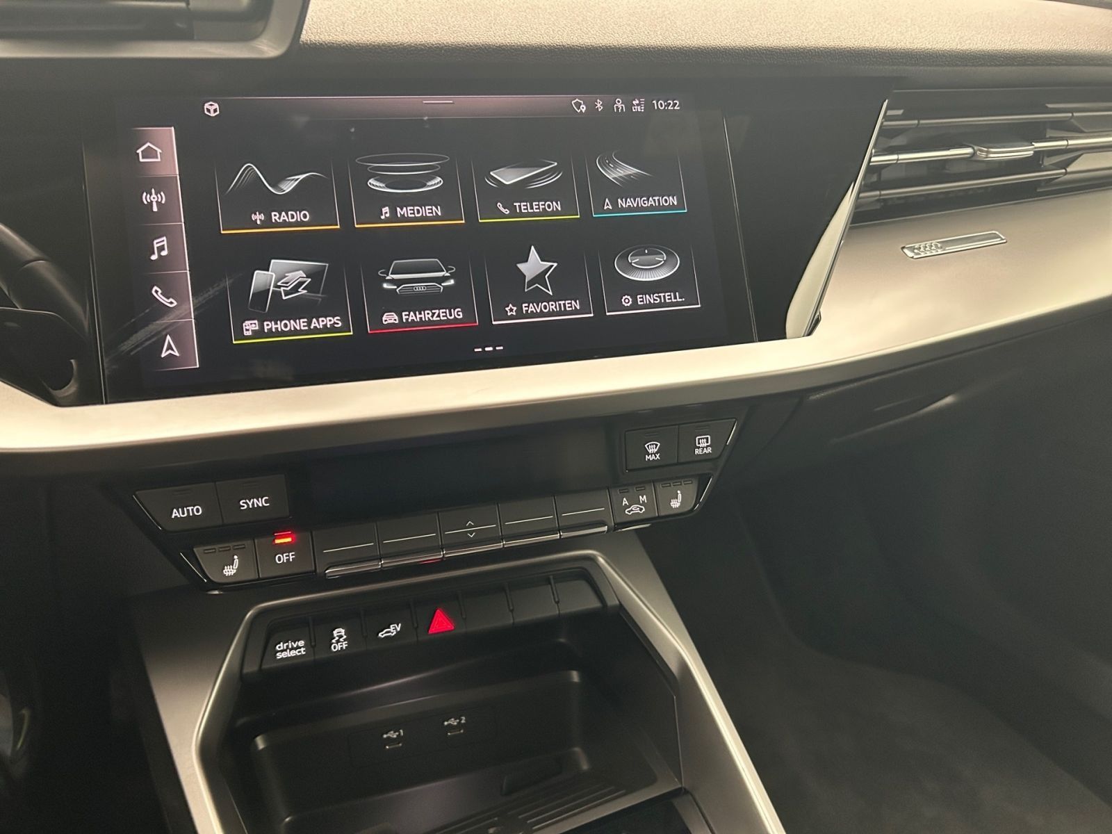 Audi A3 Sportback 40 TFSIe S tro - Samsaru's Car Outlet