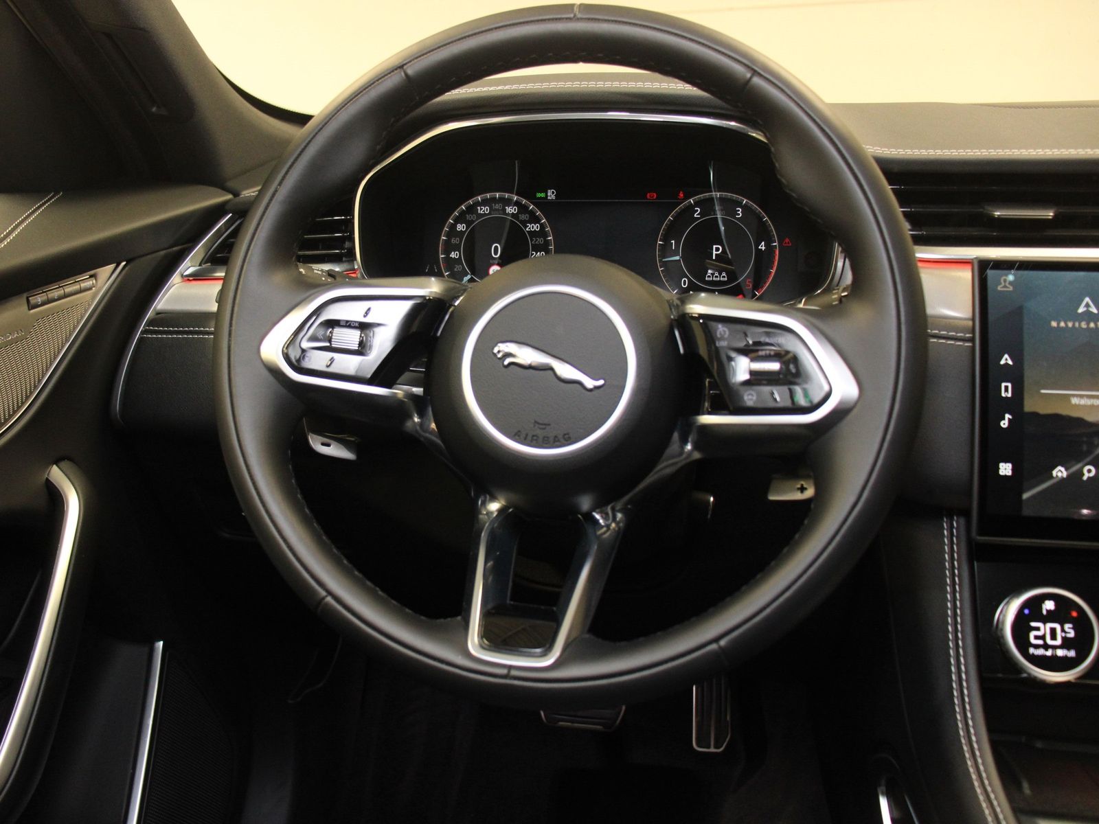 Jaguar F-Pace D300 AWD R-Dynamic SE inkl. Winterkomplet