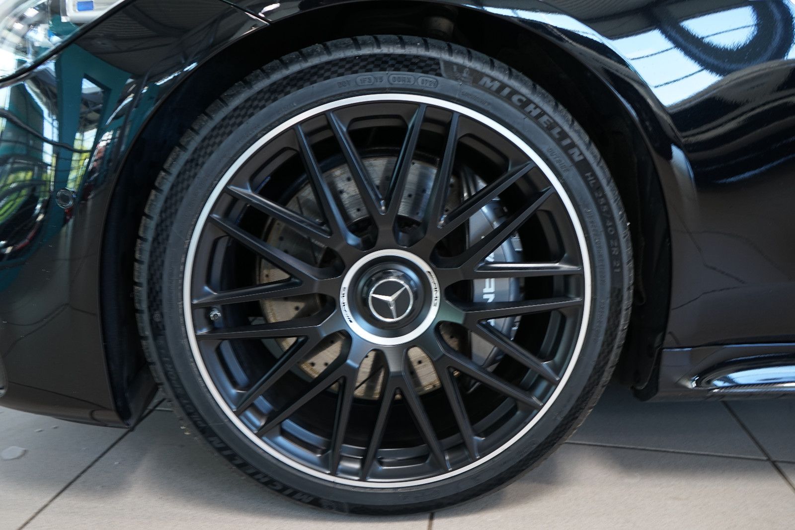 Mercedes-Benz S 63 AMG E-Performance 4M+ L Massage+TV+Panorama