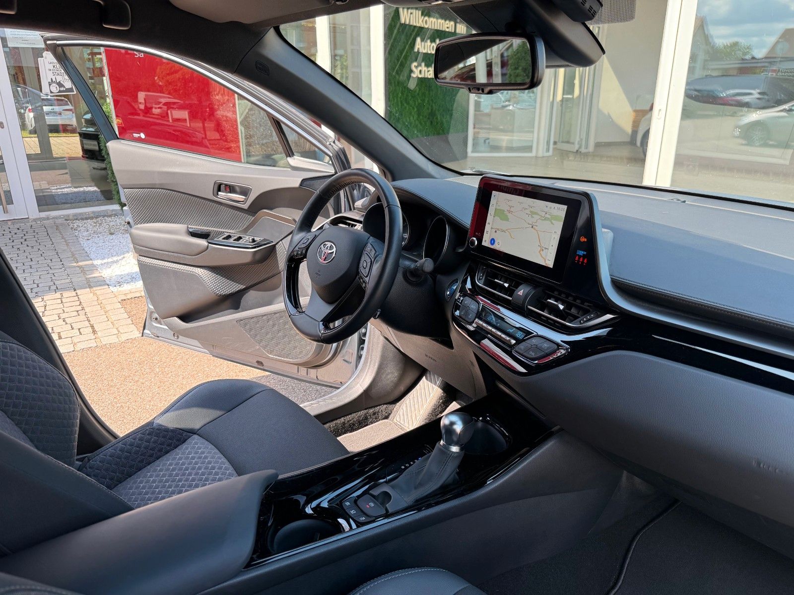Toyota C-HR Team D 1.8l-Hybrid - Samsaru's Car Outlet