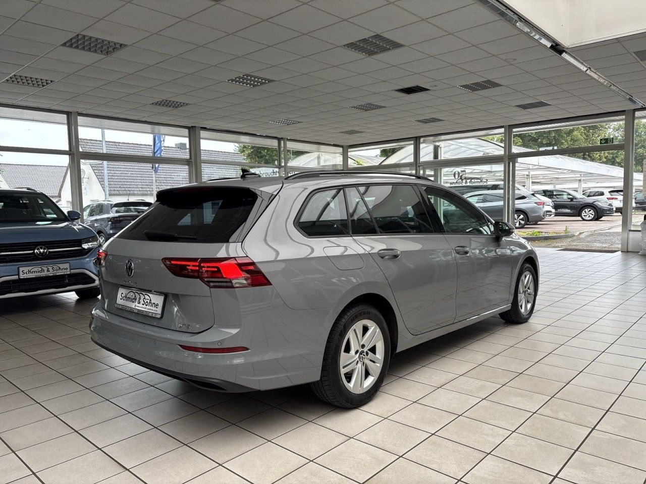 Volkswagen Golf Variant 1.0 eTSI Life - Samsaru's Car Outlet