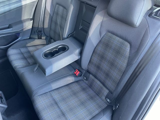 Volkswagen Golf VIII GTE 1.4 eHybrid DSG - Samsaru's Car Outlet