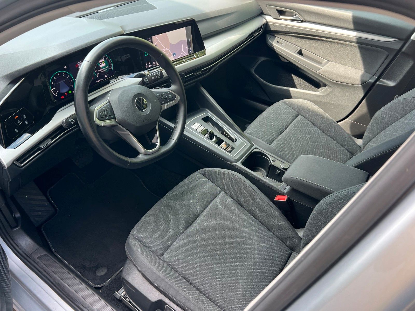 Volkswagen Golf VIII Variant Life eTSI - Samsaru's Car Outlet