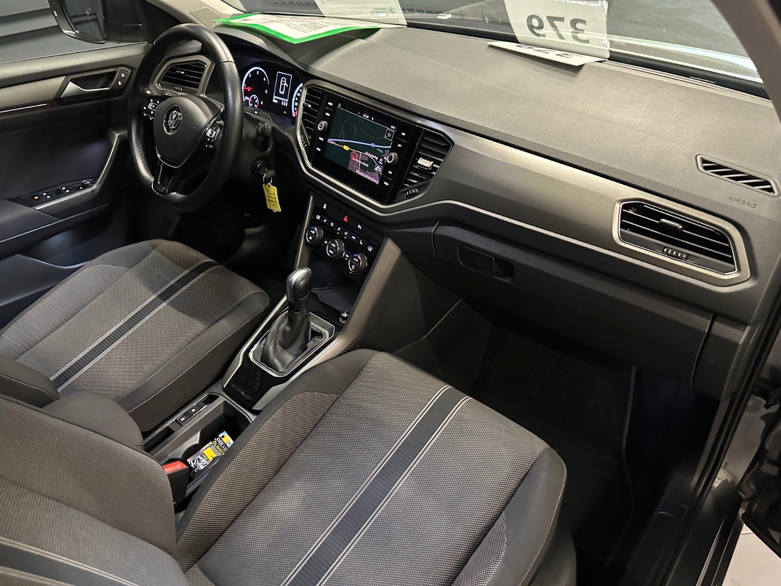 Volkswagen T-Roc 2.0 TDI DSG Style - Samsaru's Car Outlet