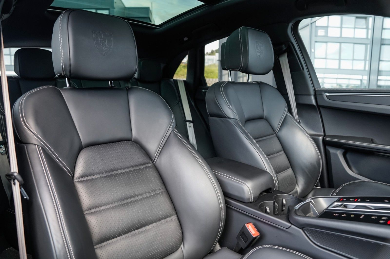 Porsche Macan T - Samsaru's Car Outlet