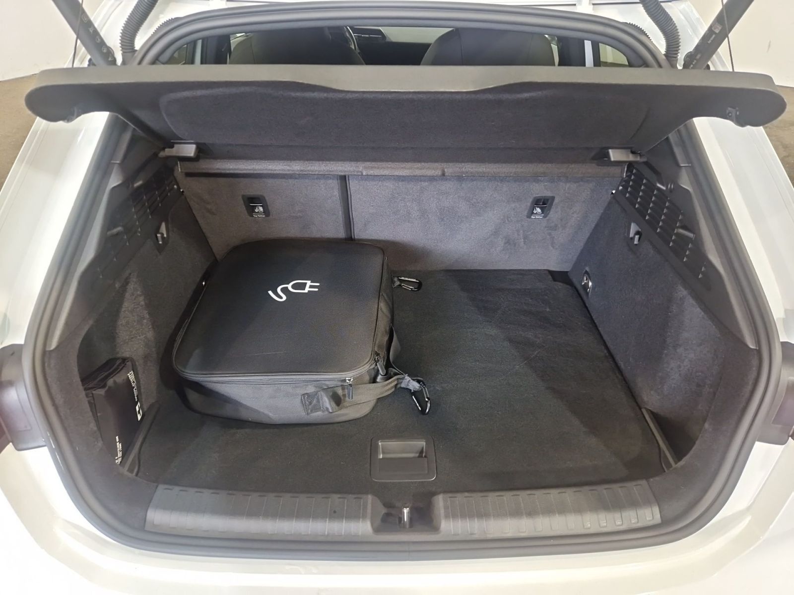 Audi A3 Sportback 45 TFSI e S LINE - Samsaru's Car Outlet