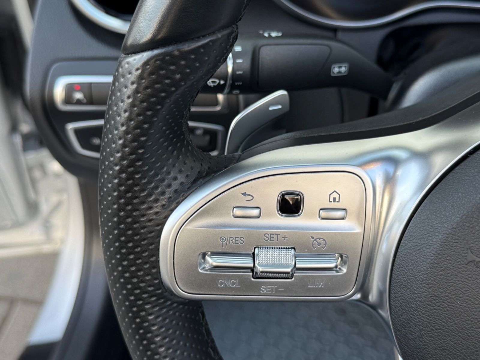 Mercedes-Benz C 200 Cabrio AMG Line - Samsaru's Car Outlet