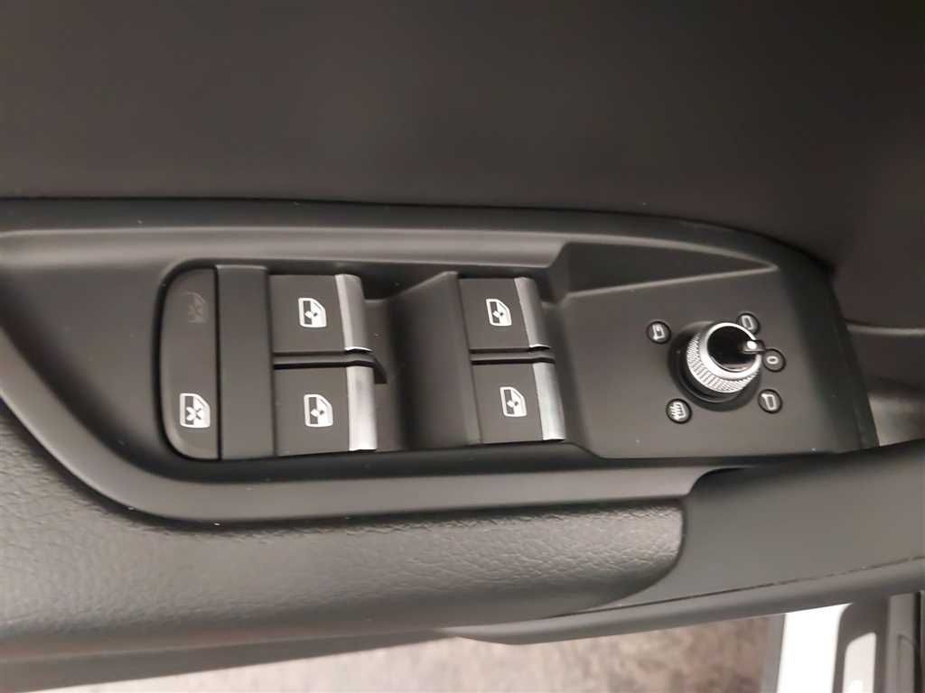 Audi Q5 S line 50 2.0 TFSI e quattro - Samsaru's Car Outlet