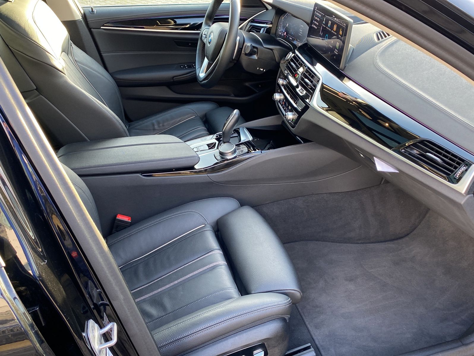 BMW 530 i xDrive Luxury Line*KeyGo*AHK*