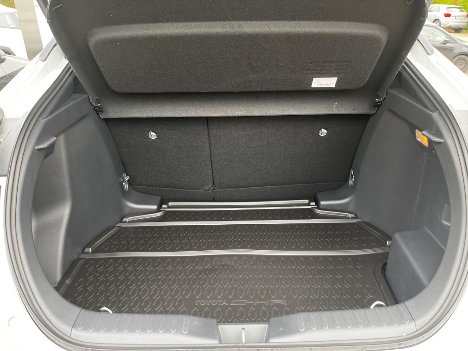 Toyota C-HR 1.8l Hybrid Team - Samsaru's Car Outlet