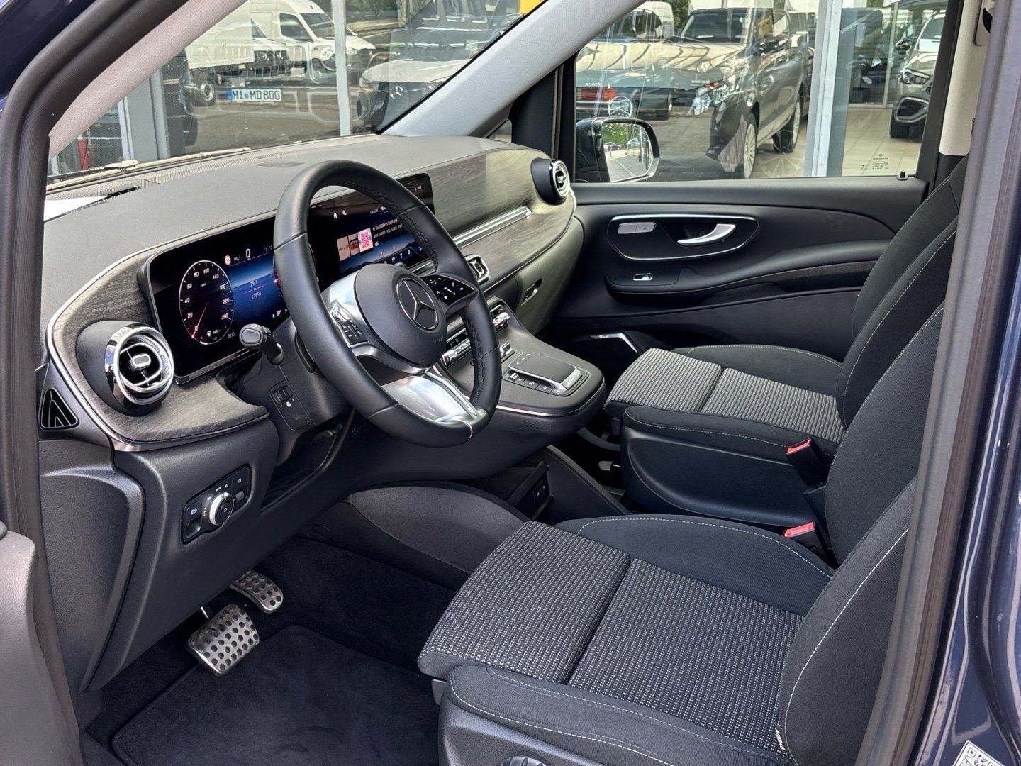 Mercedes-Benz V 300 d Style 4x4 - Samsaru's Car Outlet