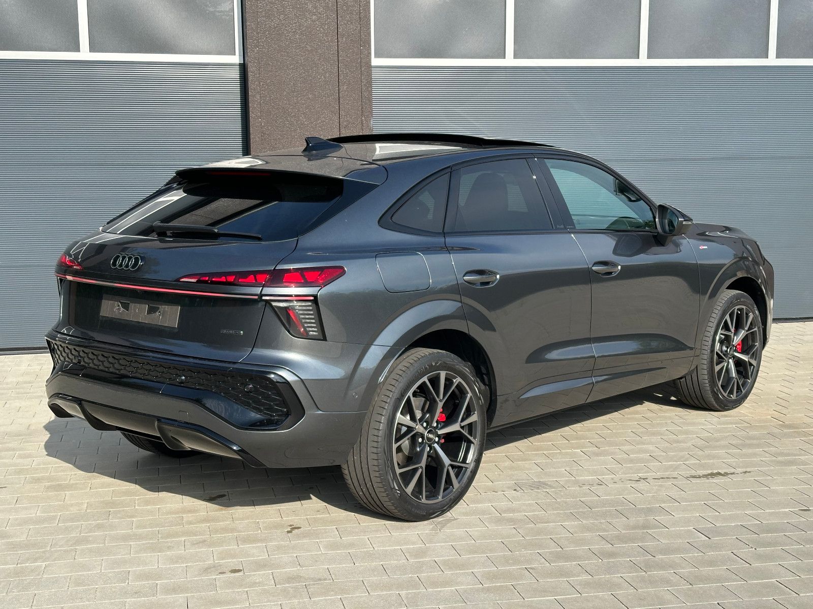 Audi Q3 Sportback TFSI quattro S line PANO LEDER AHK