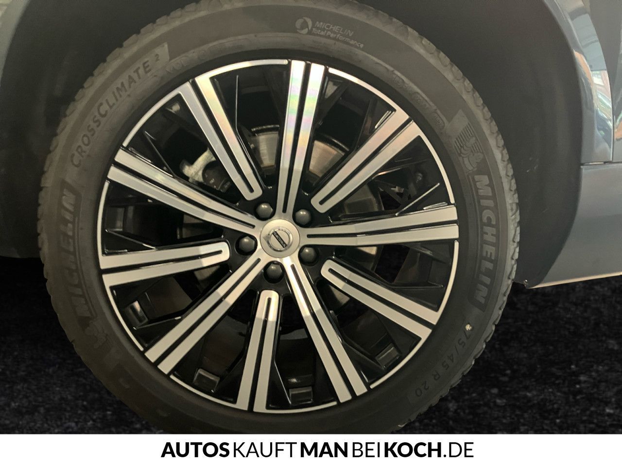 Volvo XC90 B5 AWD Plus Bright ACC AHK PANO STHz 360 HK