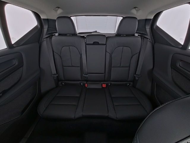 Volvo XC40 Plus Dark B4 20''LM Pano 360kam AHK Harman