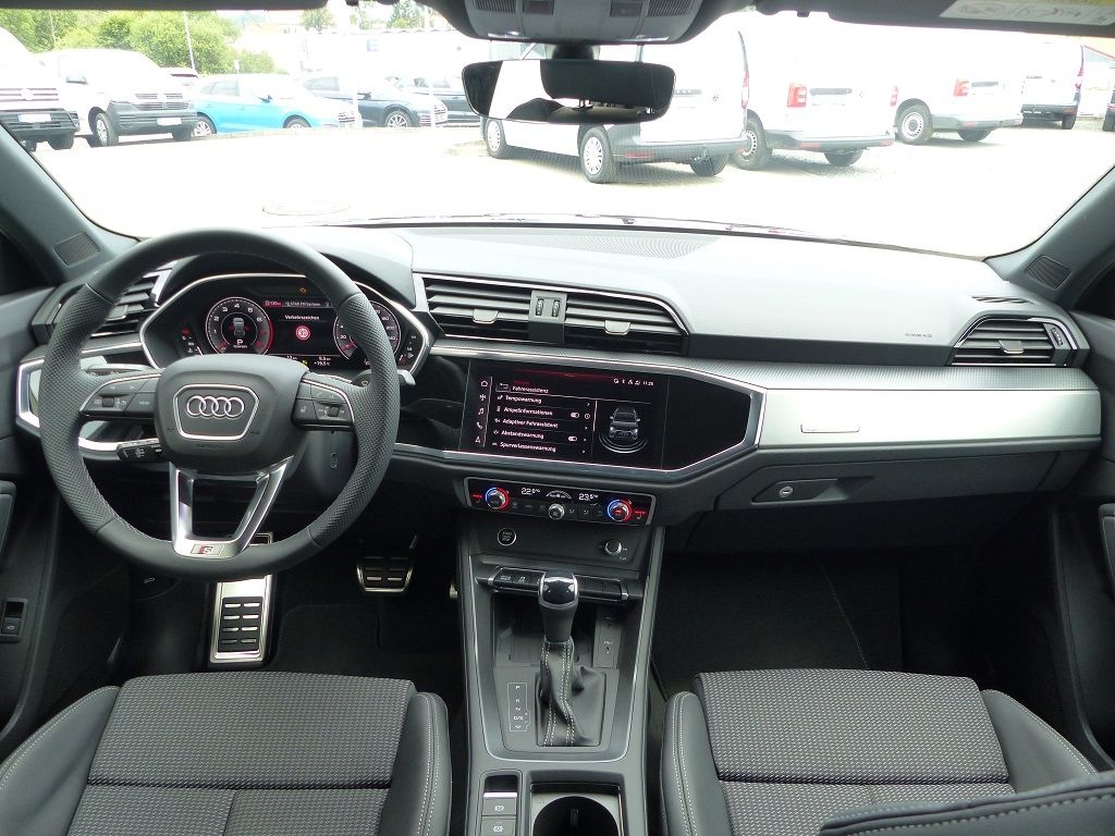 Audi Q3 40 TFSI quattro S line - Samsaru's Car Outlet
