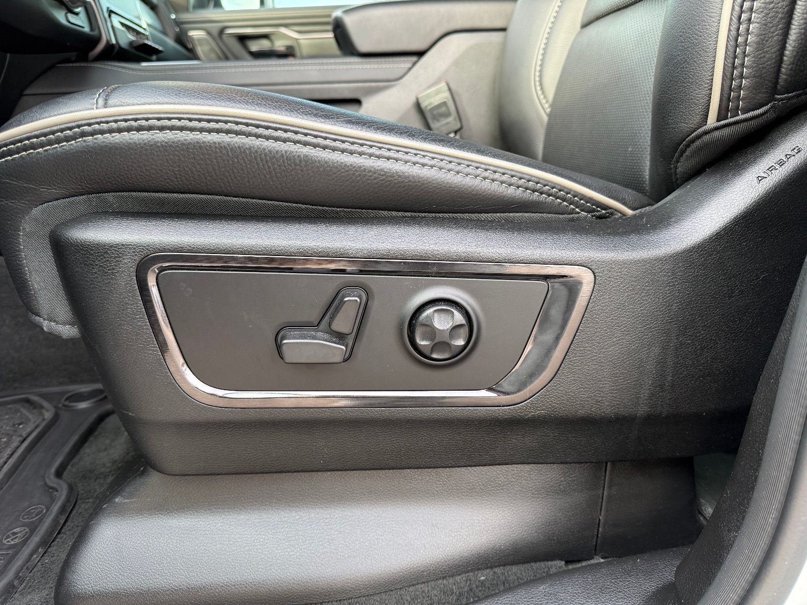 Dodge RAM 1500 Limited Night GRAIL LA CHANTI V8 VOLL