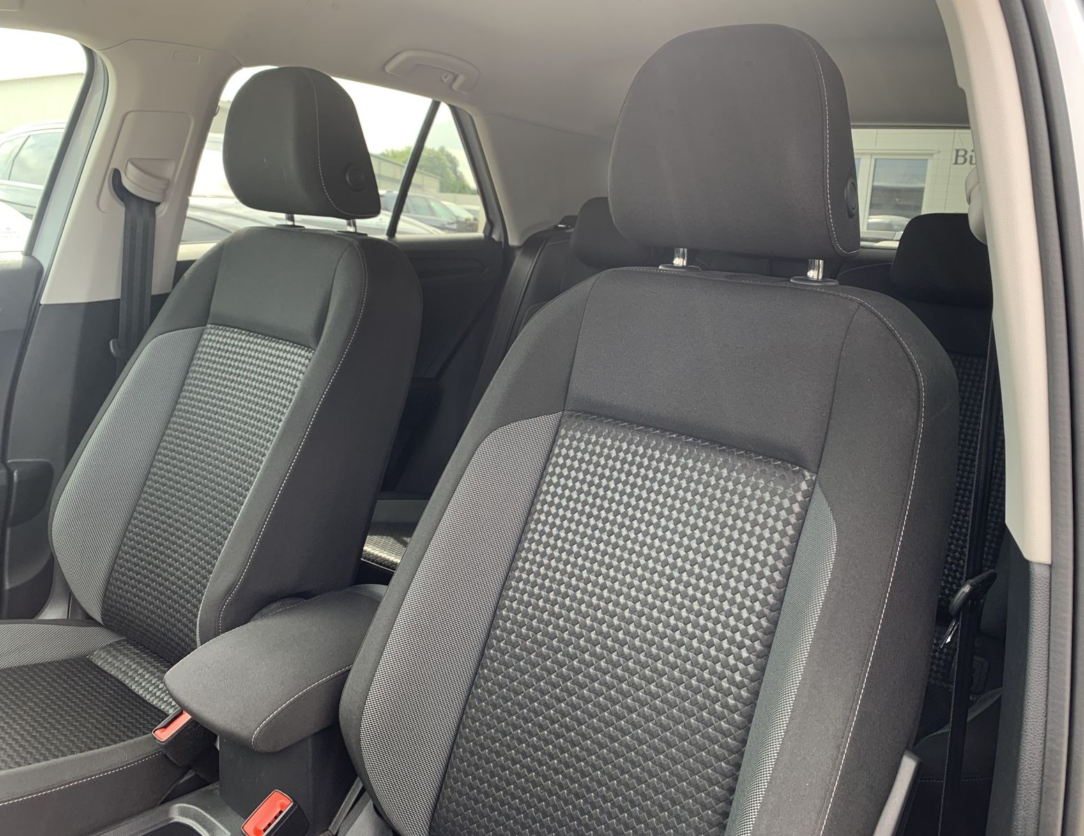 Volkswagen T-Roc 1.5 TSI Active - Samsaru's Car Outlet