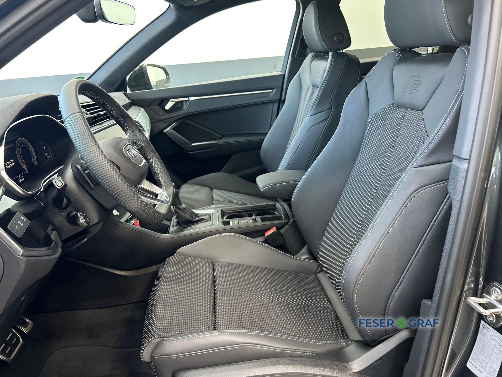 Audi Q3 S line 40 TFSI qu. AHK Pano RFK ACC Keyless