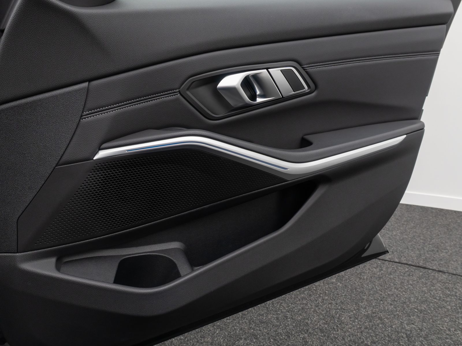 BMW 330e Sport Line - Samsaru's Car Outlet