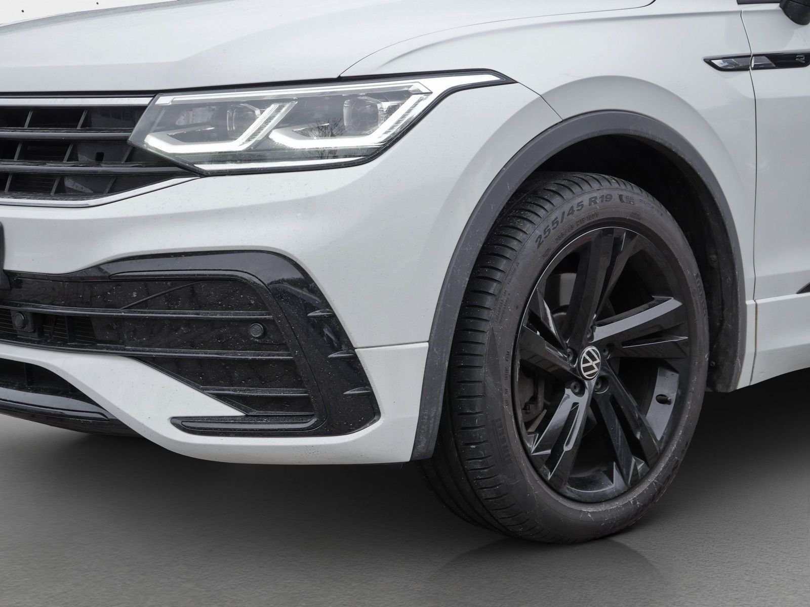 Volkswagen Tiguan 2.0 TDI R-Line Leder*PANO*HuD*IQ.LIGHT*