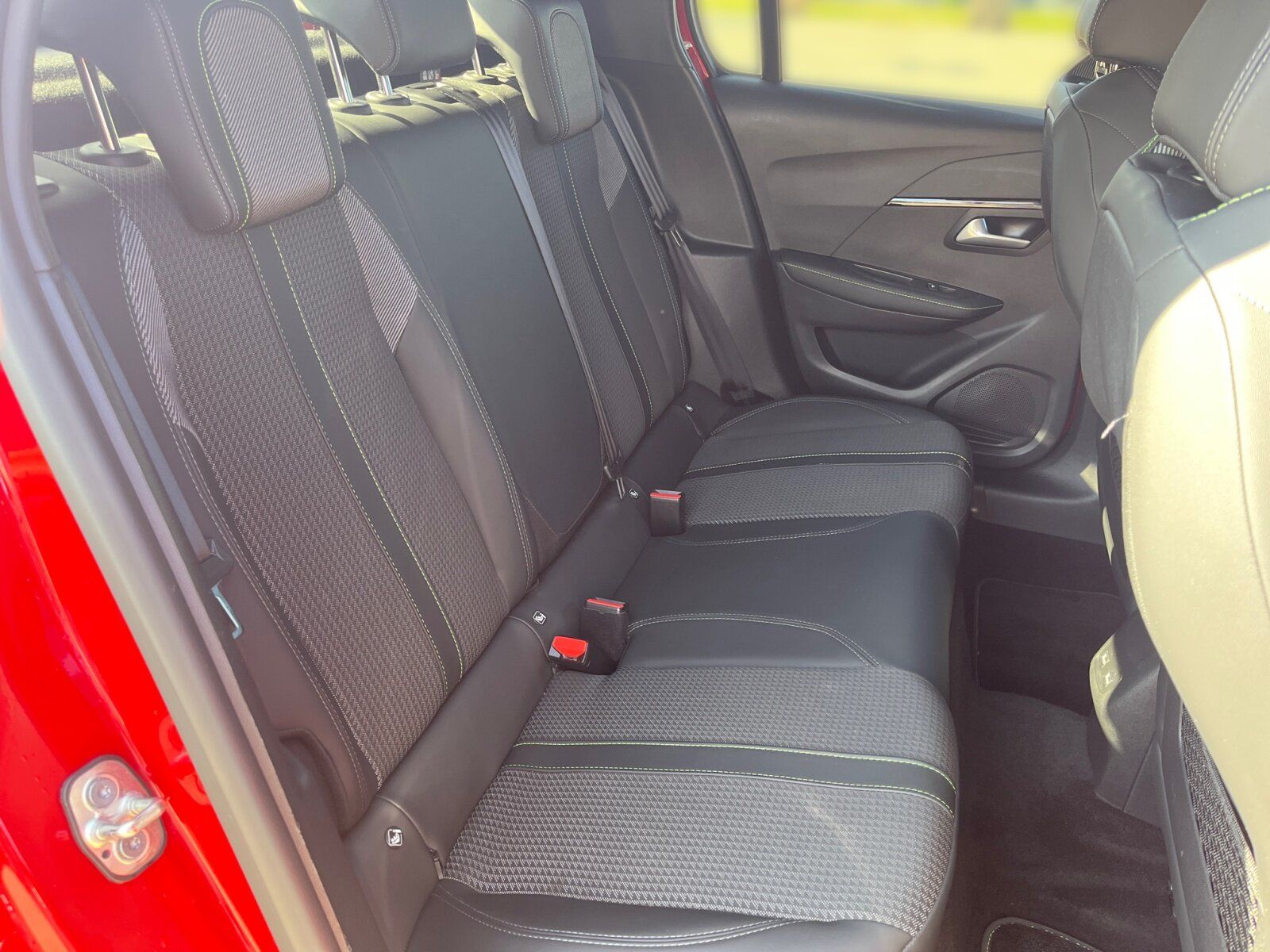 Peugeot e 208 GT - Samsaru's Car Outlet
