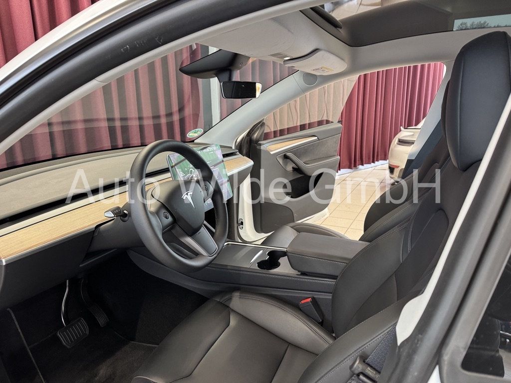 Tesla Model Y Basis RWD