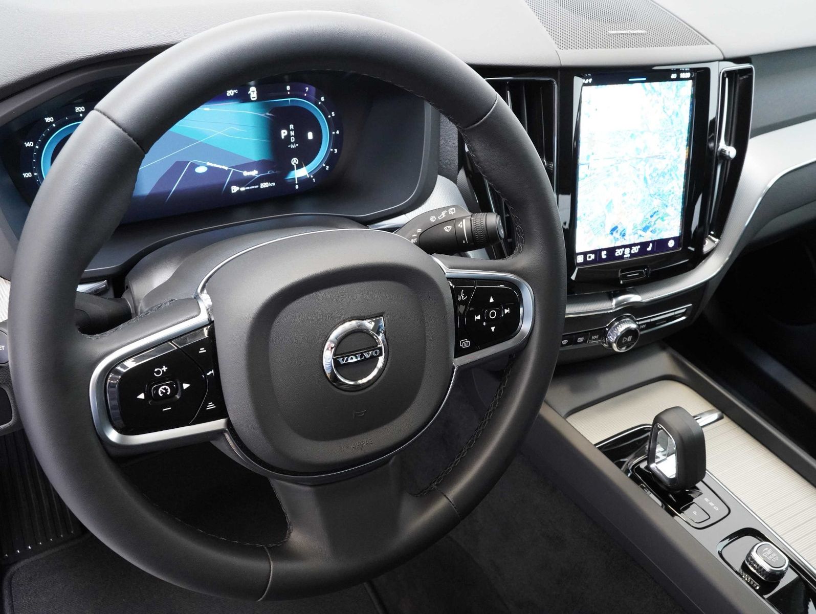 Volvo XC60 B4 B Plus Dark LED/NAVI/ACC/BLIS