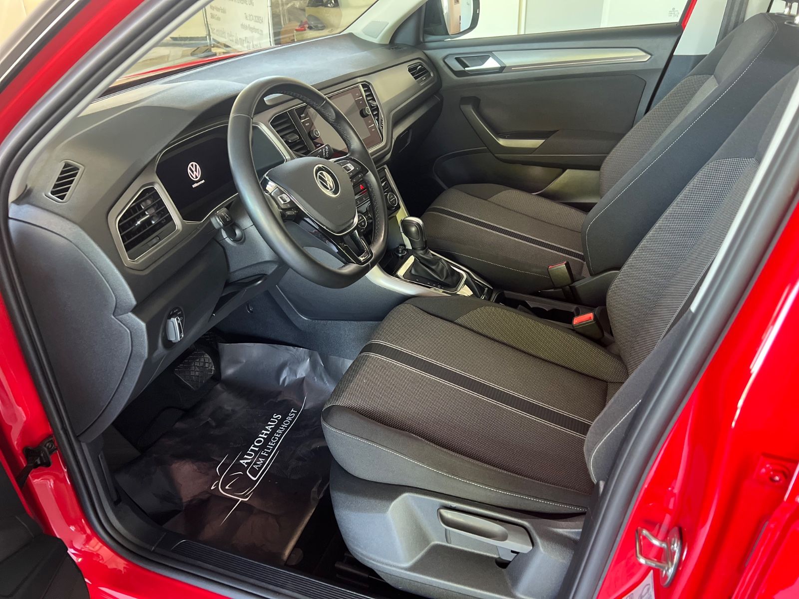 Volkswagen T-Roc 1.5 TSI Style - Samsaru's Car Outlet