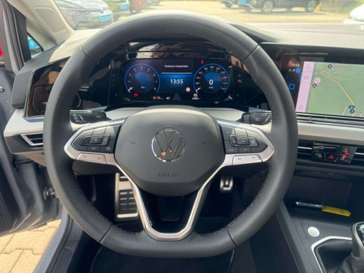 Volkswagen Golf VIII Move 1.5 TSI - Samsaru's Car Outlet