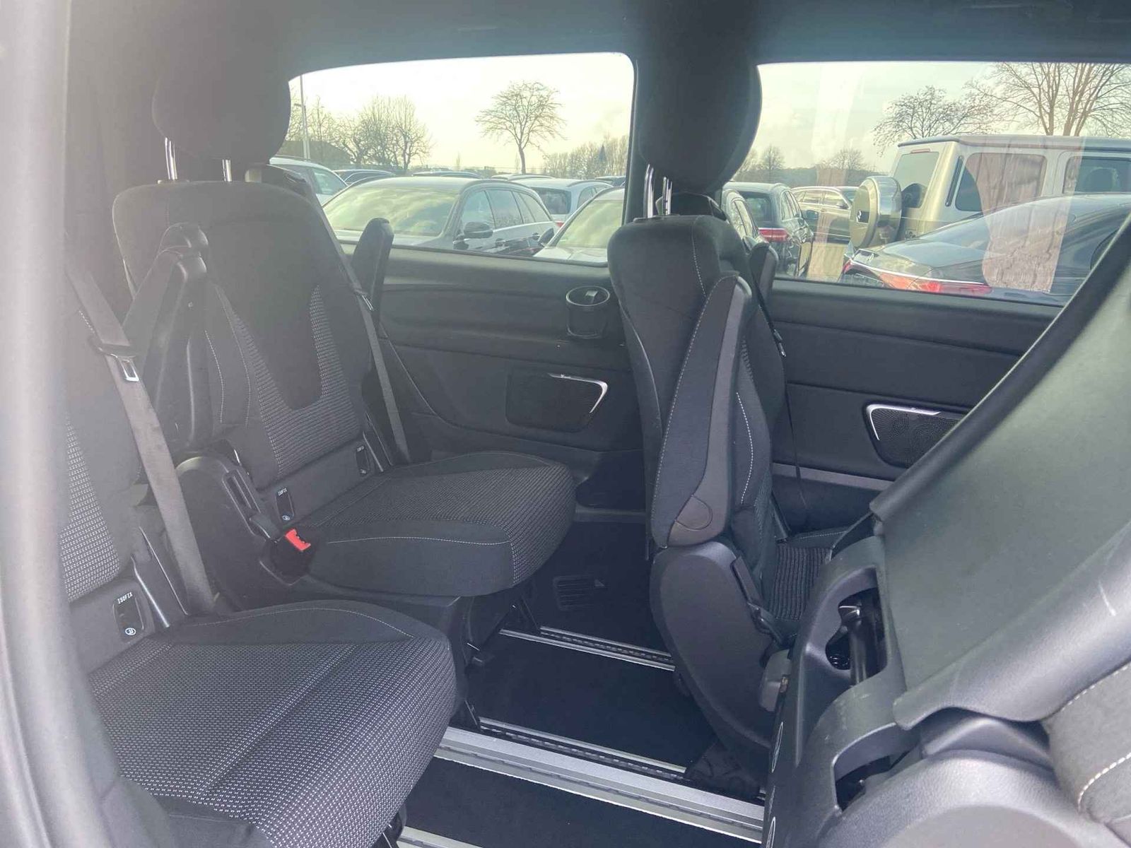 Mercedes-Benz V 250 AMG Line - Samsaru's Car Outlet