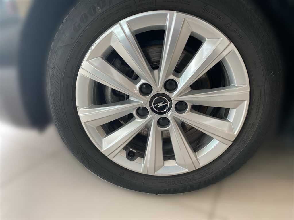 Opel Astra 1.2 Business Edition - Samsaru's Car Outlet
