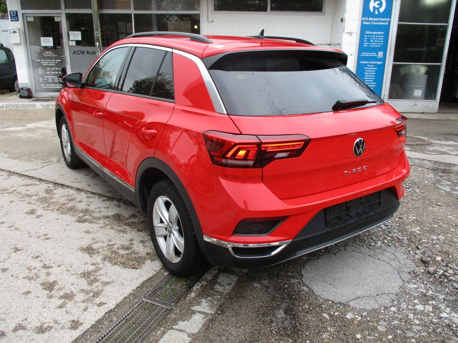 Volkswagen T-Roc Sport - Samsaru's Car Outlet