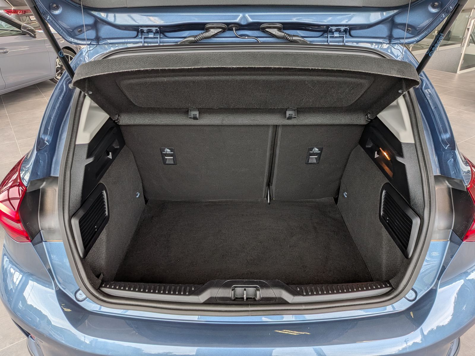 Ford Focus Limo EB Active SHz LED Navi ACC Kamera 17"