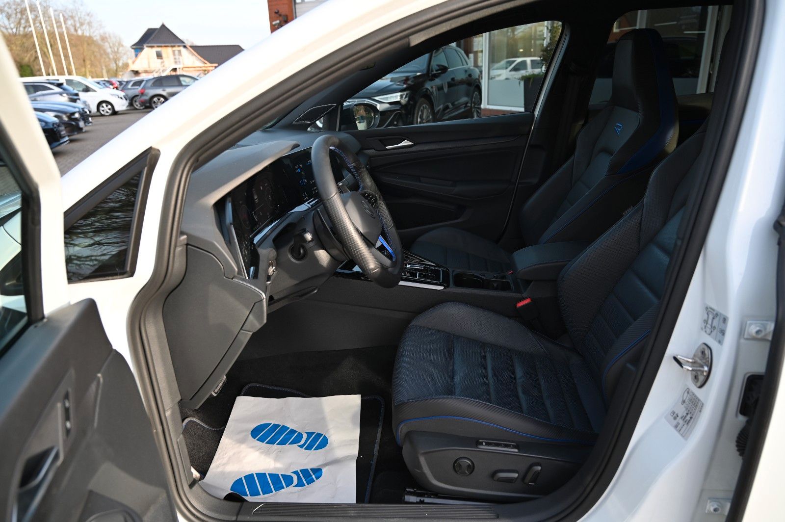 Volkswagen Golf VIII Lim. R 4Motion/ ACC / PANO / R-SPORT
