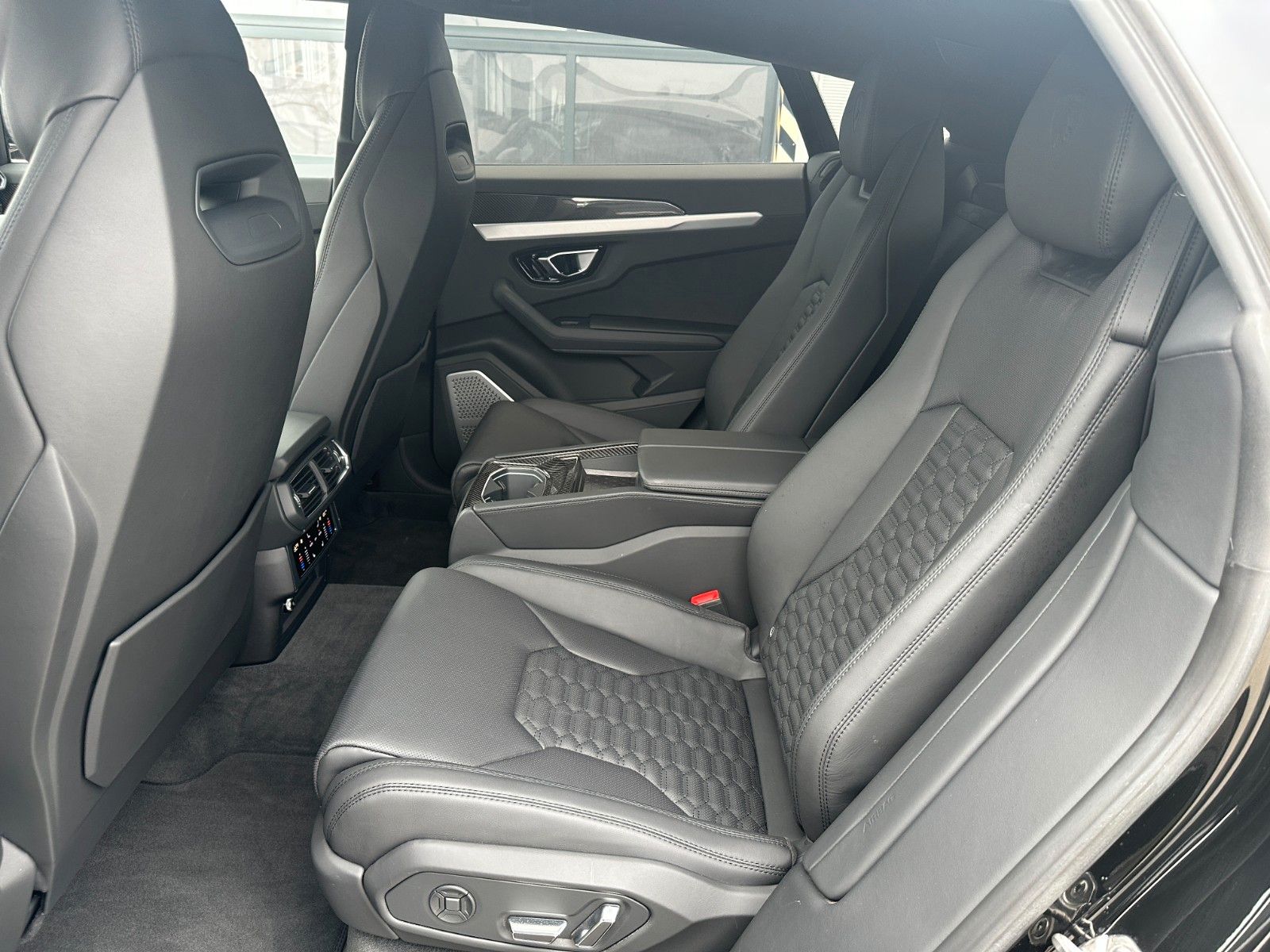Lamborghini Urus 4.0 V8 - Samsaru's Car Outlet