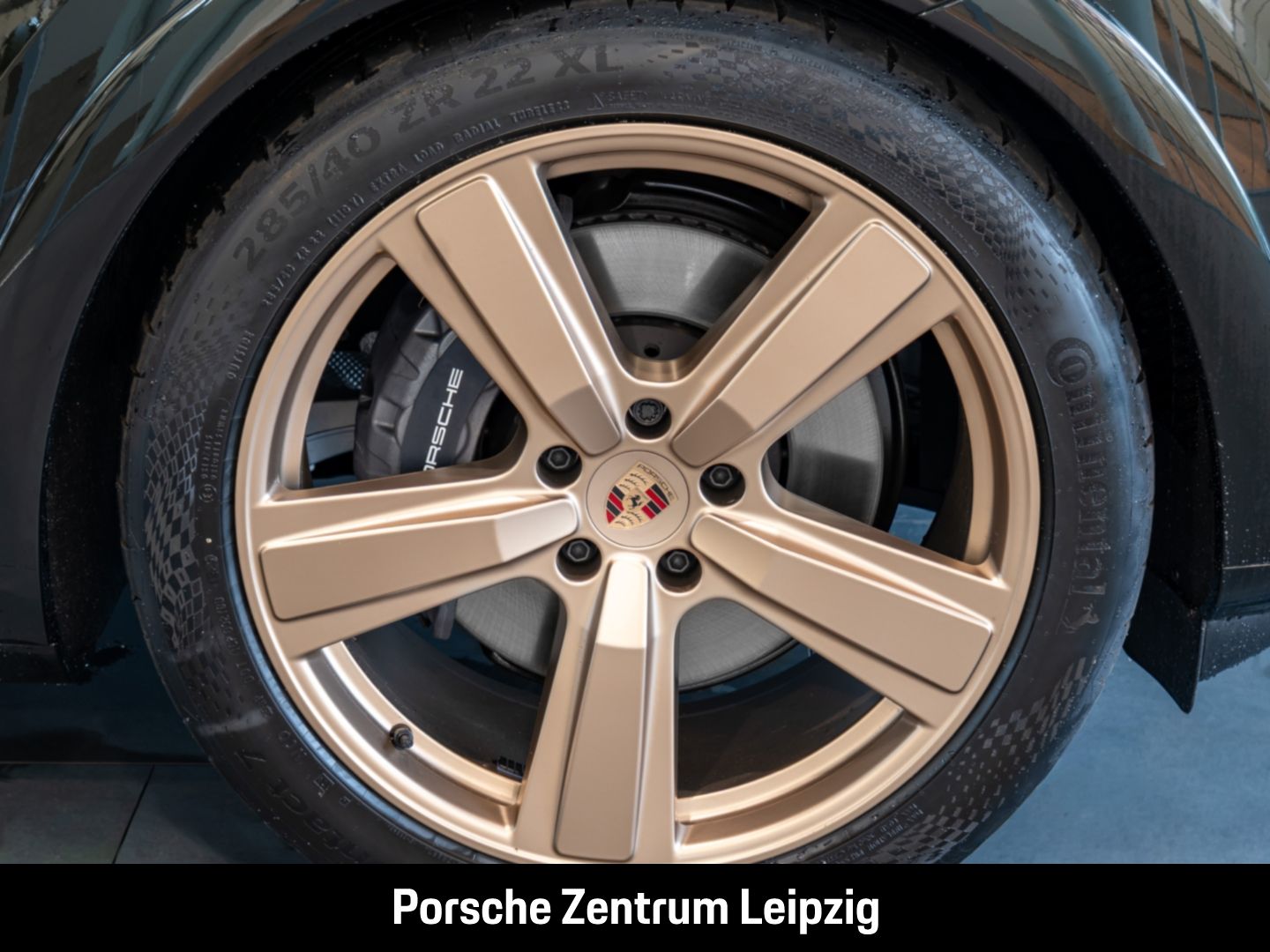 Porsche Cayenne E-Hybrid Dunkelolive Massage Sportabgas