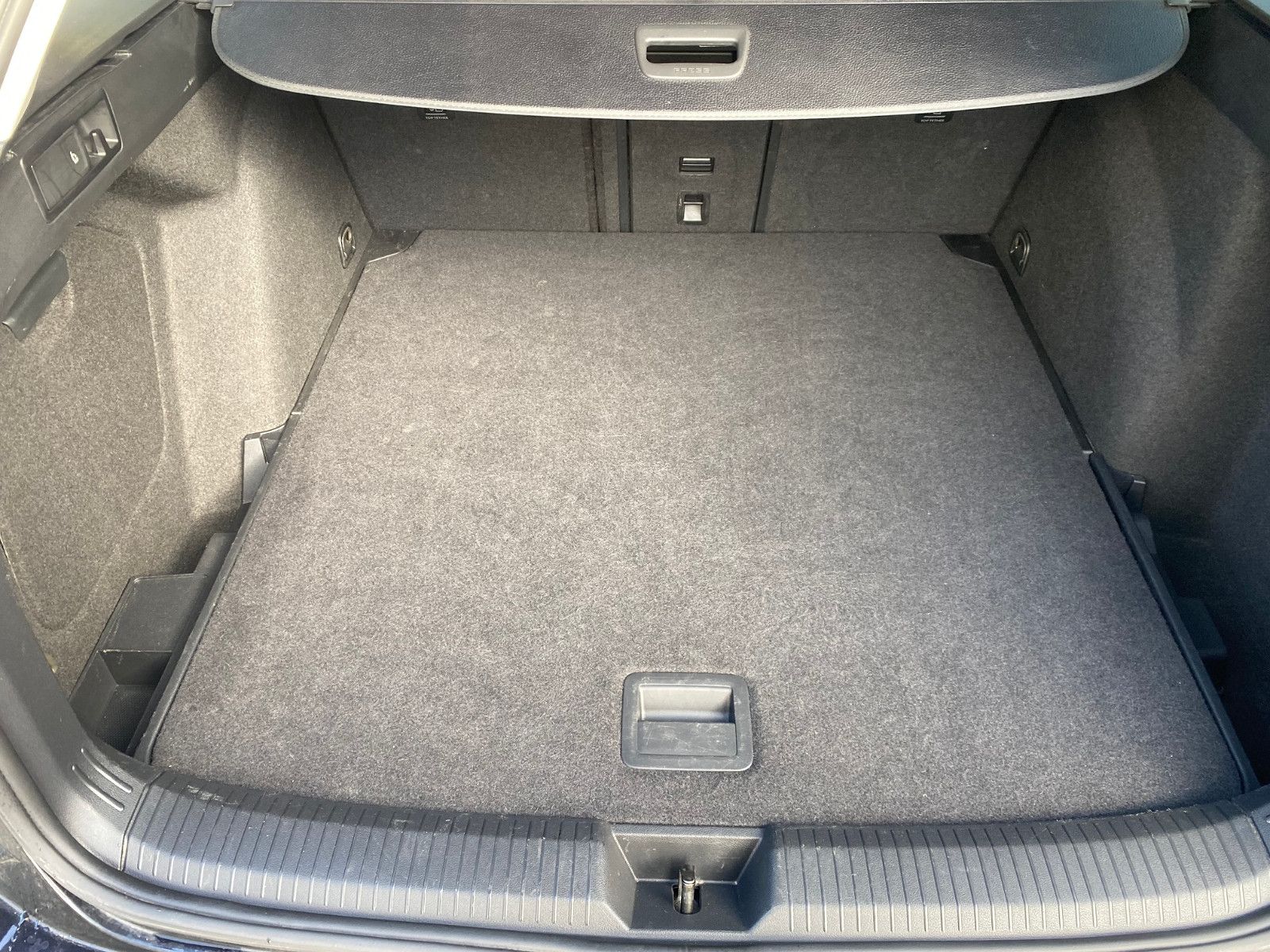 Volkswagen Golf VIII Variant Life - Samsaru's Car Outlet