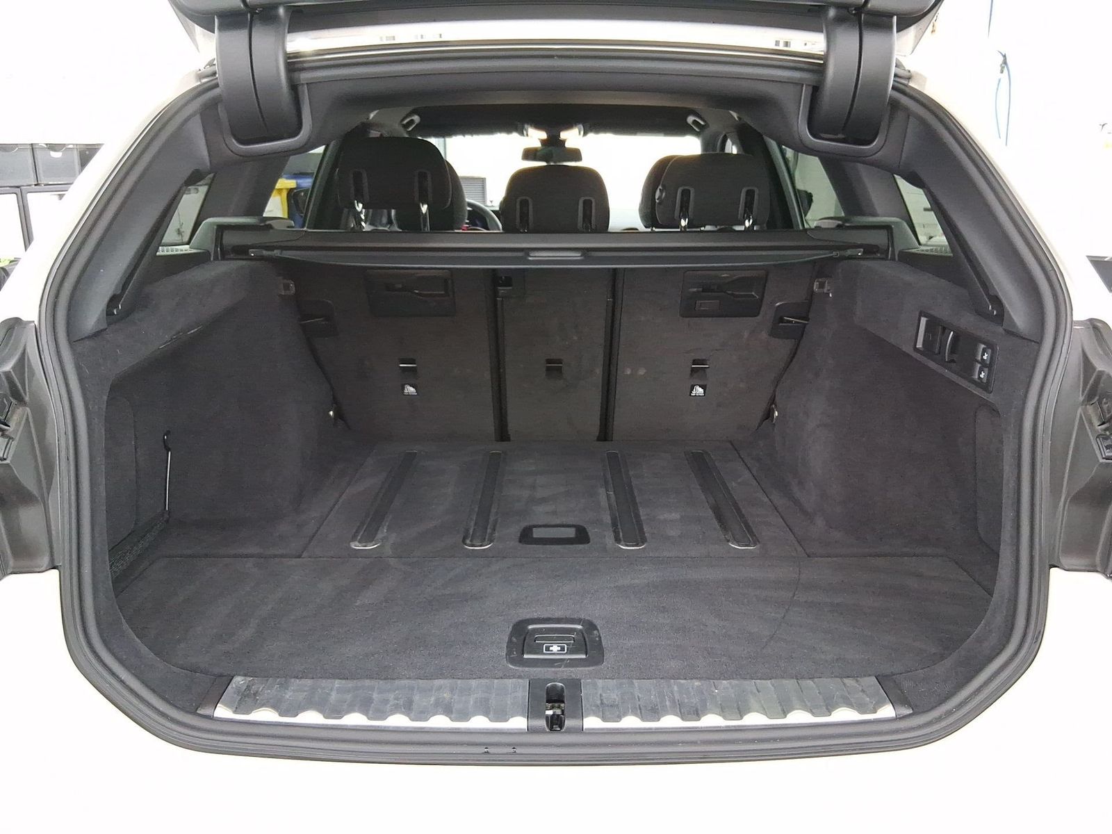 BMW 320i Tour.*M-Sport*DrivAss*ParkAssPlus*AktivGesc