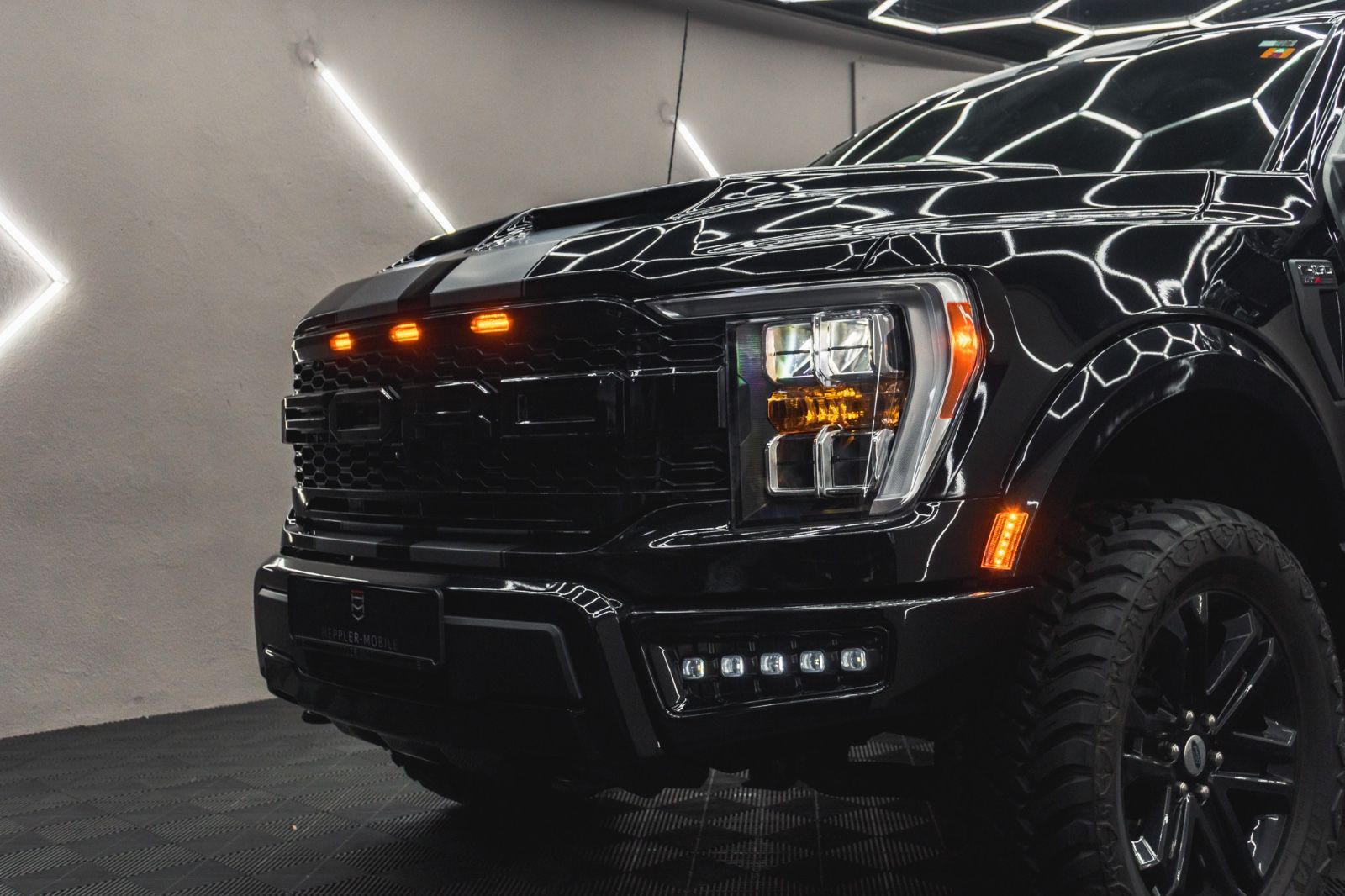 Ford F 150 RAPTOR - Samsaru's Car Outlet