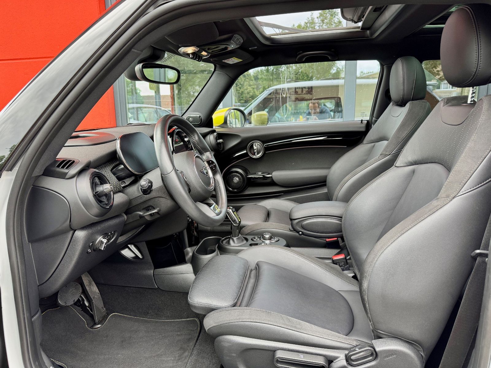 MINI COOPER SE Electric - Samsaru's Car Outlet