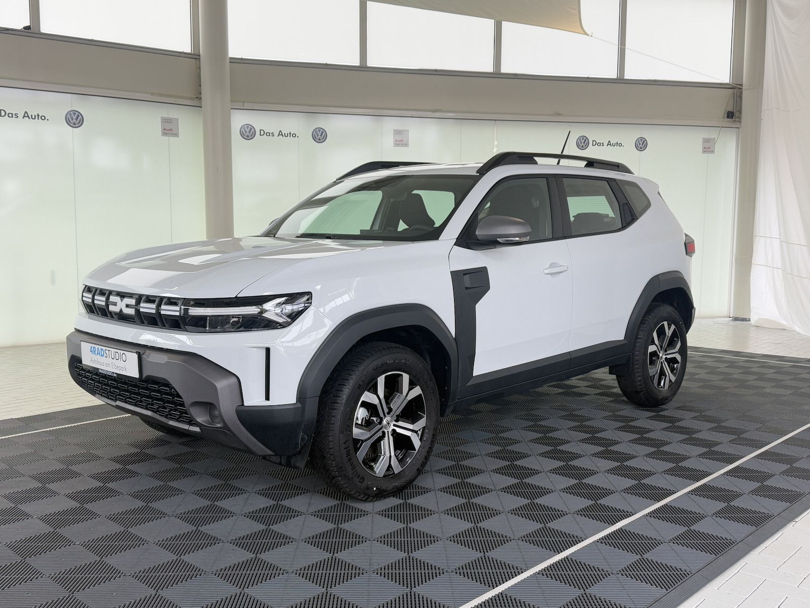 Dacia Duster III TCe 130 EXPRESSION 4x4 - Samsaru's Car Outlet