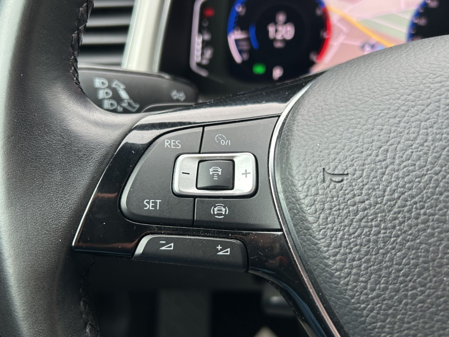Volkswagen T-Roc Style 1.5 TSI DSG - Samsaru's Car Outlet