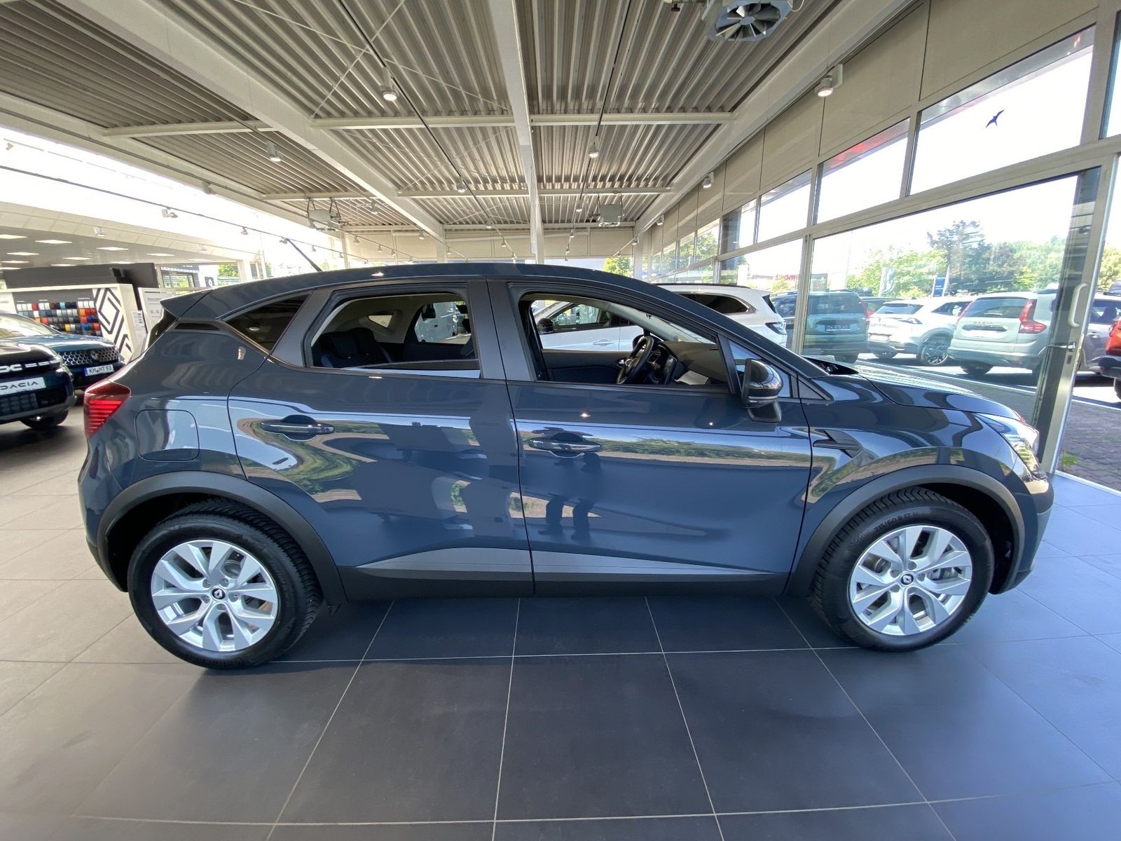 Renault Captur BUSINESS EDITION E-TECH Plug-in - Samsaru's Car Outlet