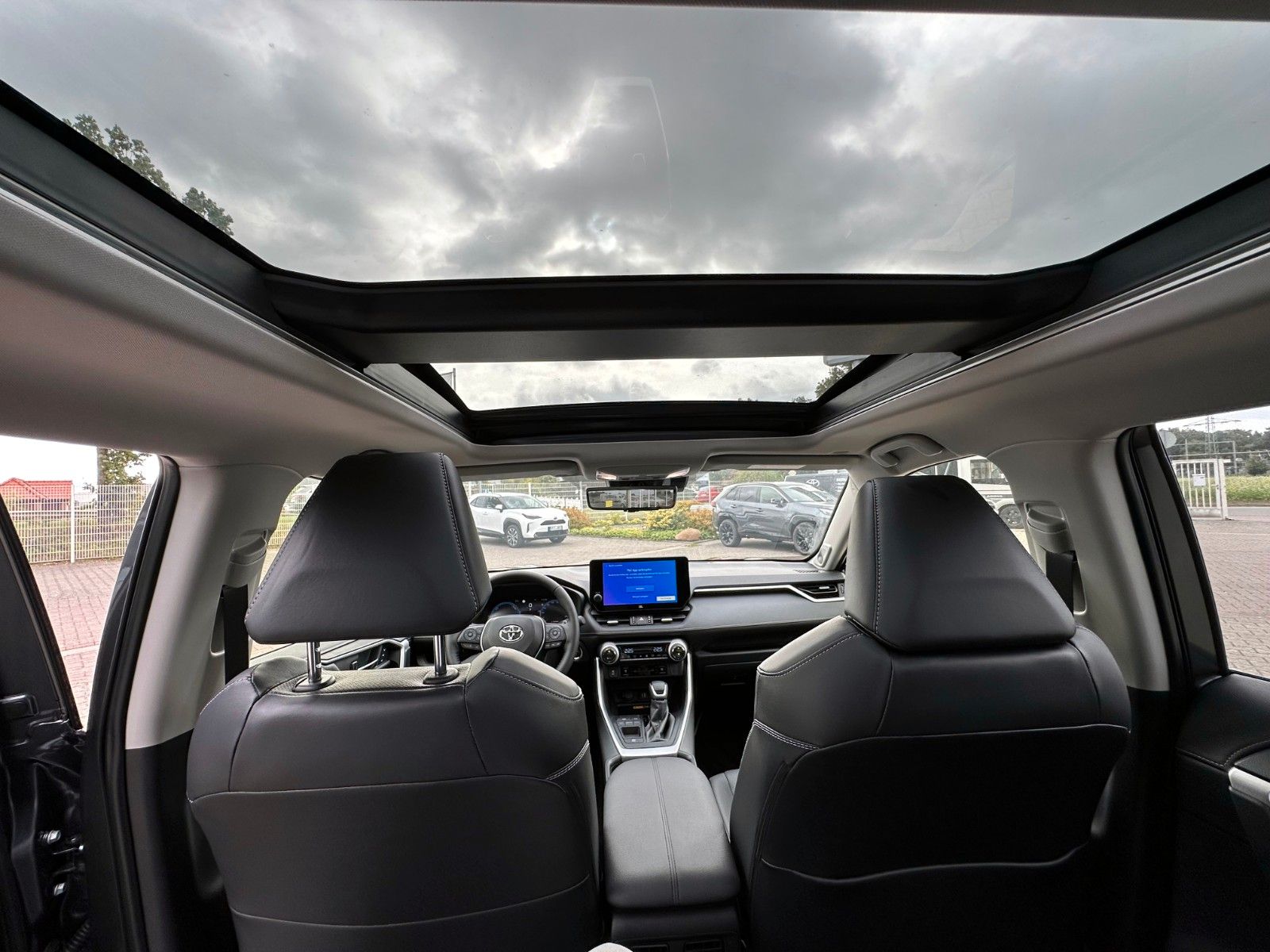 Toyota RAV 4 HYBRID PANORAMA LEDER NAVI DAB JBL 360°...