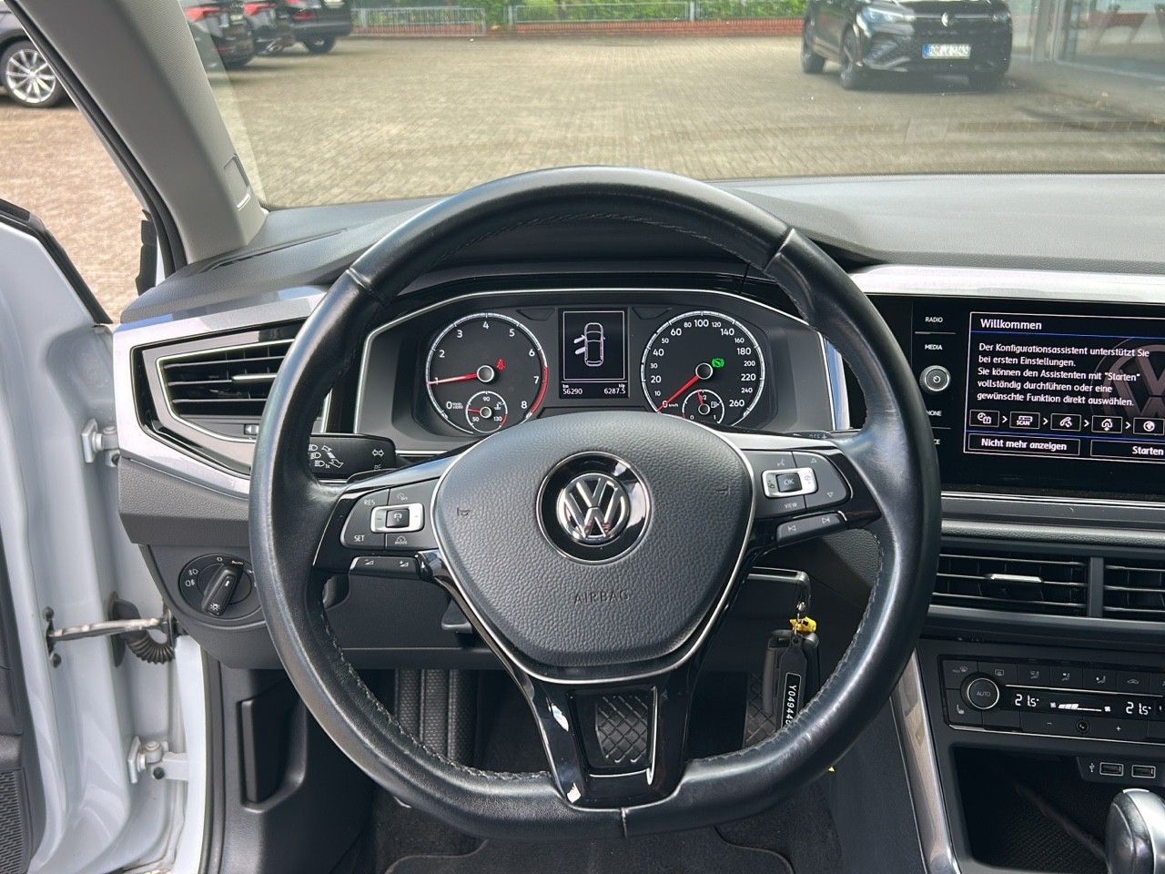 Volkswagen Polo VI Highline DSG - Samsaru's Car Outlet